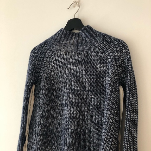 Sweater with great back design - Picture 2 of 5